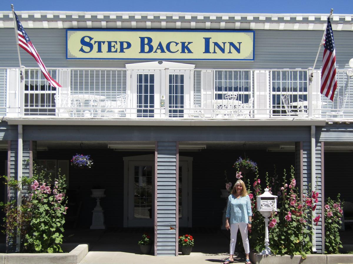Step Back Inn Aztec Екстериор снимка